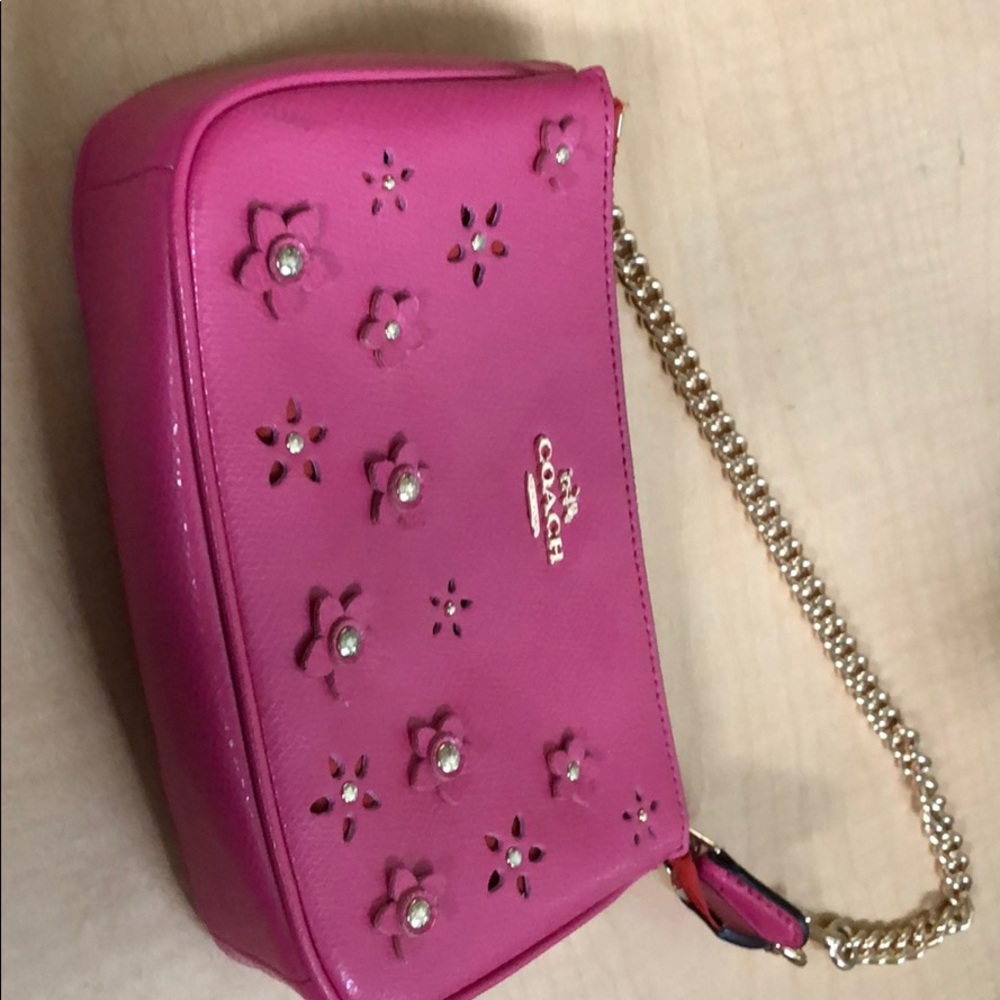 Large Wristlet 19’ Floral Appliqué Leather F65471